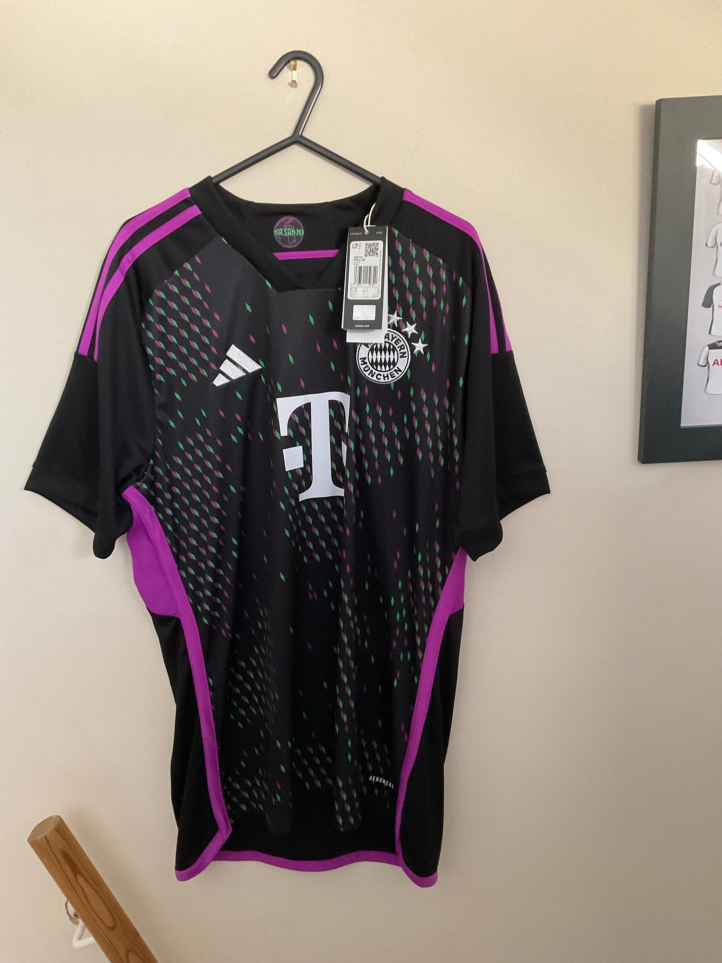 BAYERN MUNICH 2023-24 AWAY SHIRT KANE 9 - Men’s Large  (BNWT)